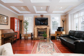 Luxurious 8-Bedroom Mansion next to Oakridge Mall